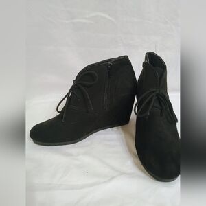 Universal Thread Suede Black Ankle Booties